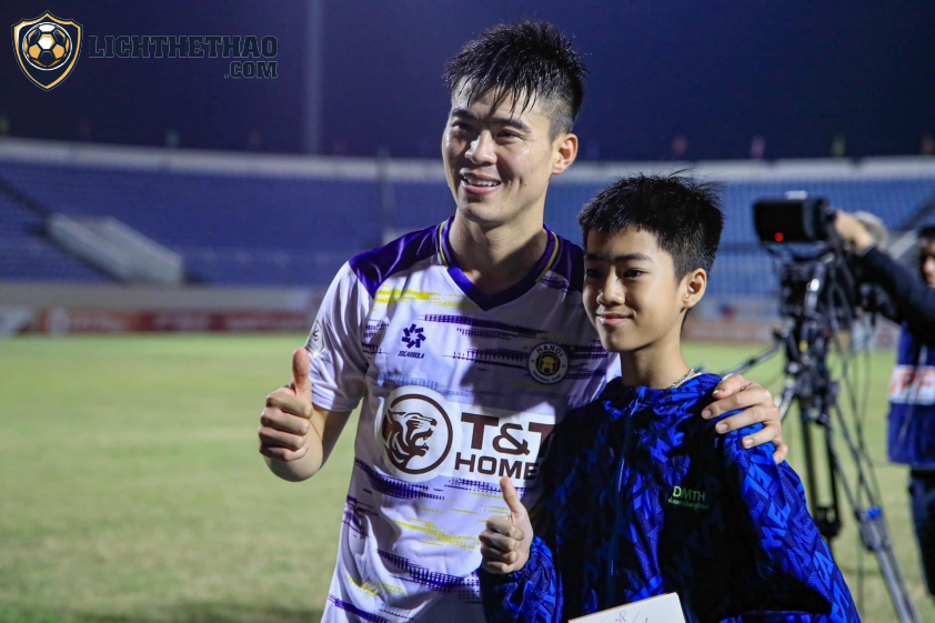 Cá nhân Duy Mạnh muốn cơ sở vật chất của V-League được cải thiện. (Ảnh: HNFC)